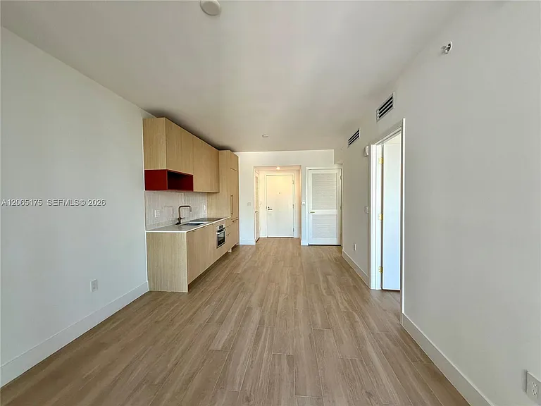 90 NE 32nd St #711 — Photo 28