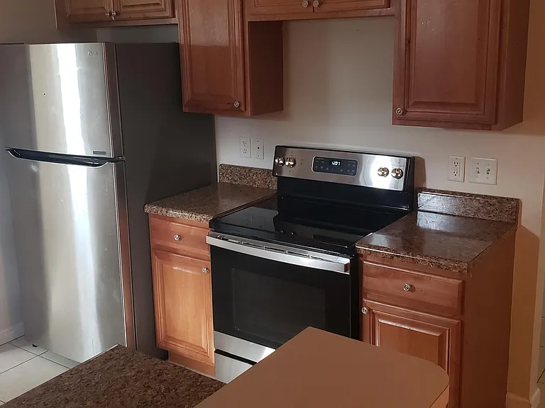 529 SW Baoy Ave — Photo 2