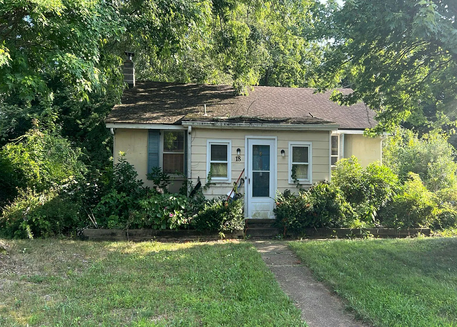 18 Greenhut Ave photo 1