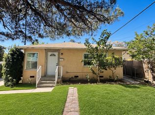 1401 N Altadena Dr, Pasadena, CA 91107