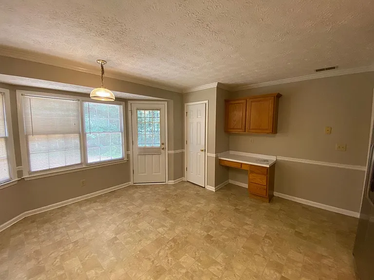 1405 Glenfield Dr — Photo 3