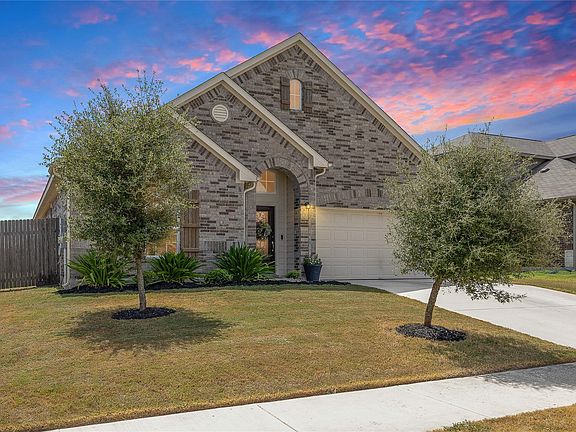 3rd image of 521 Hendelson Ln