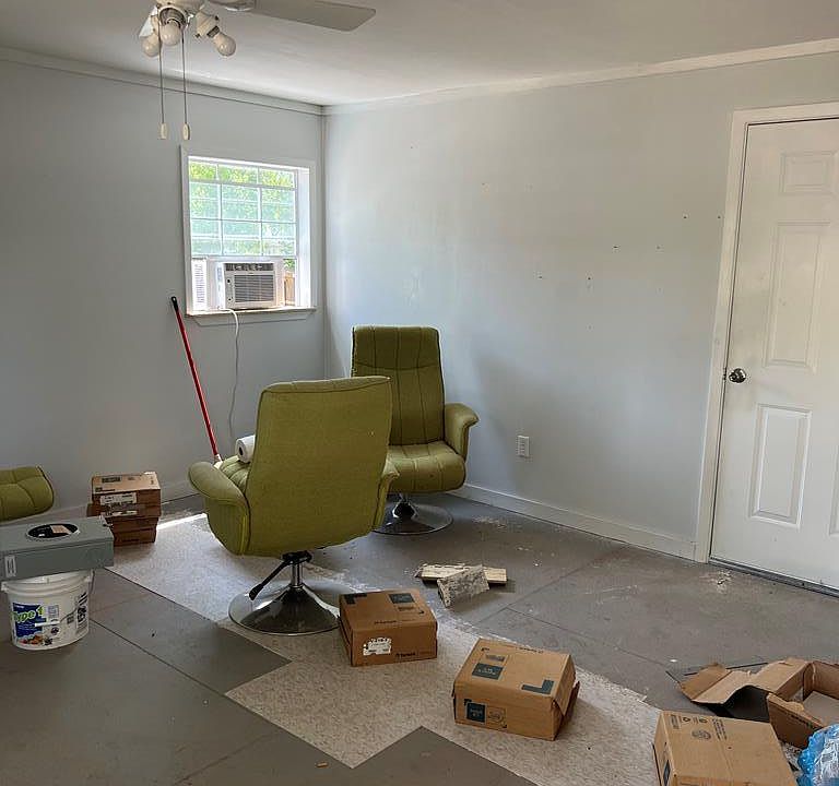 2nd image of E Murchison St