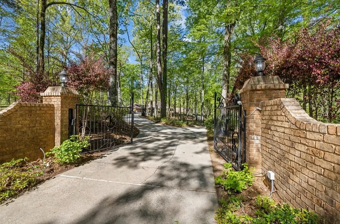 1 bed, 900 sqft, $1,100 — Photo 2