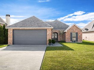 206 Blackwater River Dr, Lafayette, LA 70508