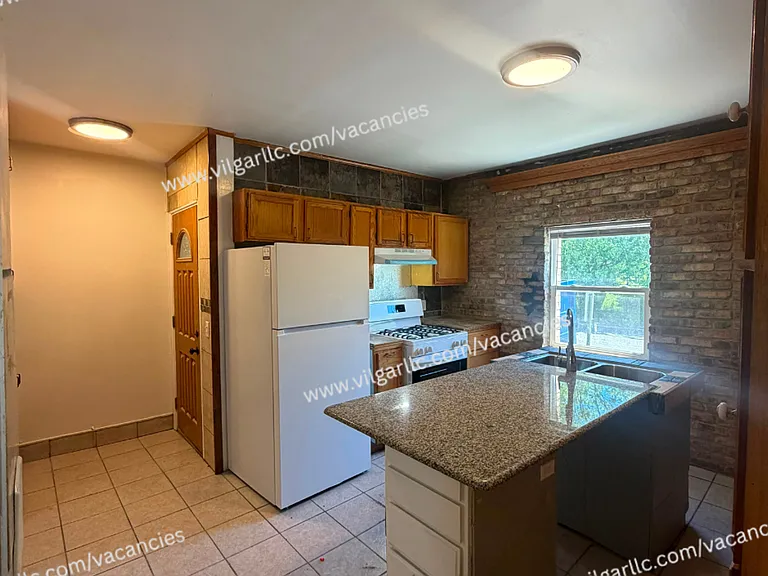 3934 Evergreen St — Photo 2