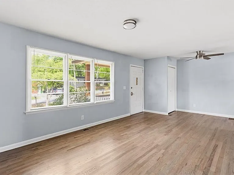 2363 Beverly Ln SW — Photo 5