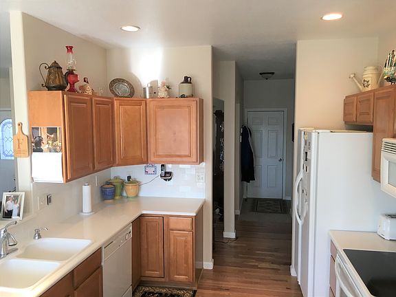 Kitchen/new Corian counters