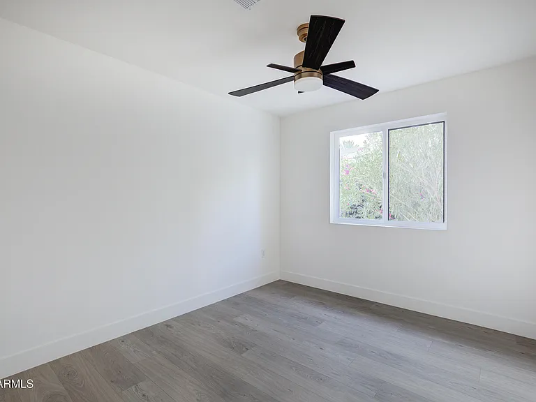 4235 N 35th Way — Photo 30