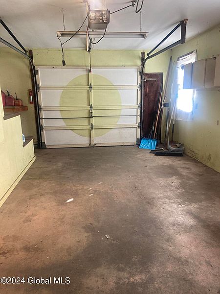 5th image of 134 Hilton Road