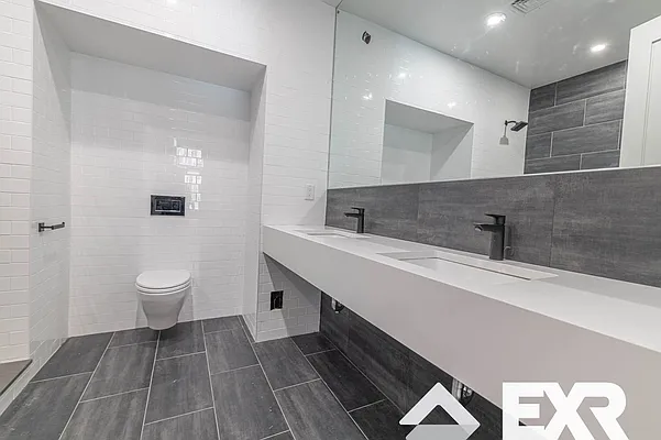 Rented by EXR | media 17