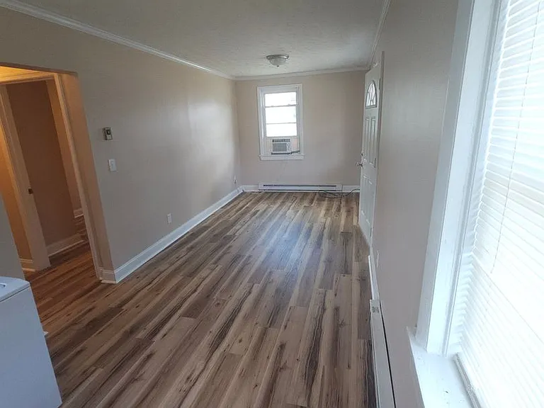 912 Forest St — Photo 5