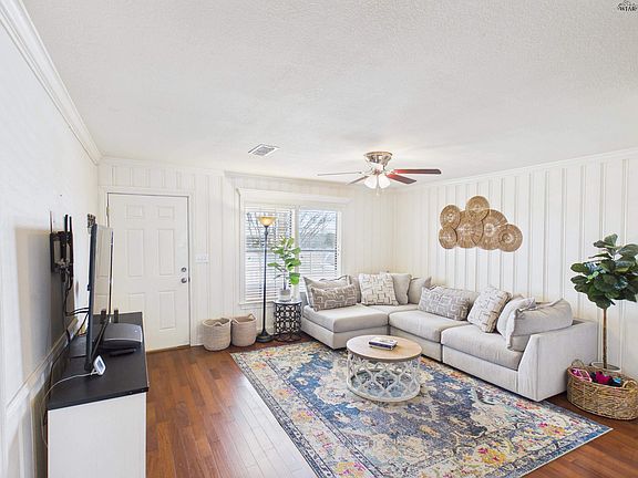 3rd image of 632 Carter Rd