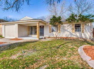 606 Blueberry Ln, Grand Prairie, TX 75052