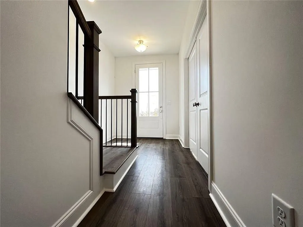 3 bed, 4.0 bath, 2058 sqft, $2,900 — Photo 3