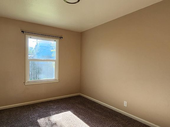 5th image of 401 Albacete Dr