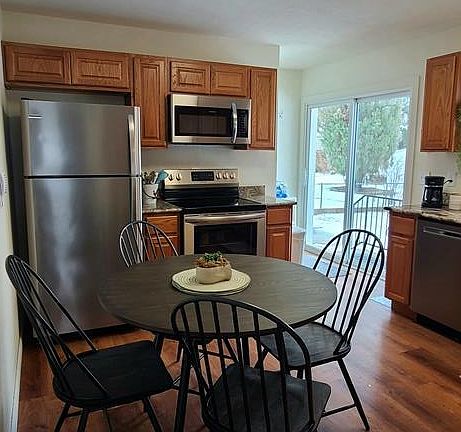 3rd image of 1009 E Alexander Cir