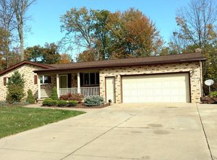 341 Greenbriar Dr, Cortland, OH