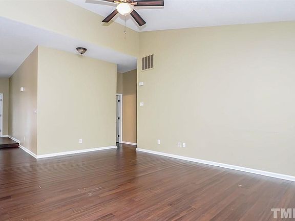 3rd image of 905 Clay Hill Dr