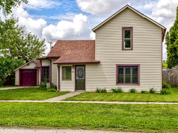80 Maxwell St, Maxwell, IA 50161