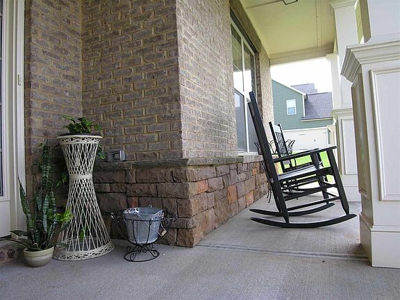 3rd image of 102 Waltzing Vine Ln