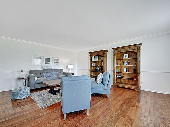 3rd image of 508 Belle Meade Dr