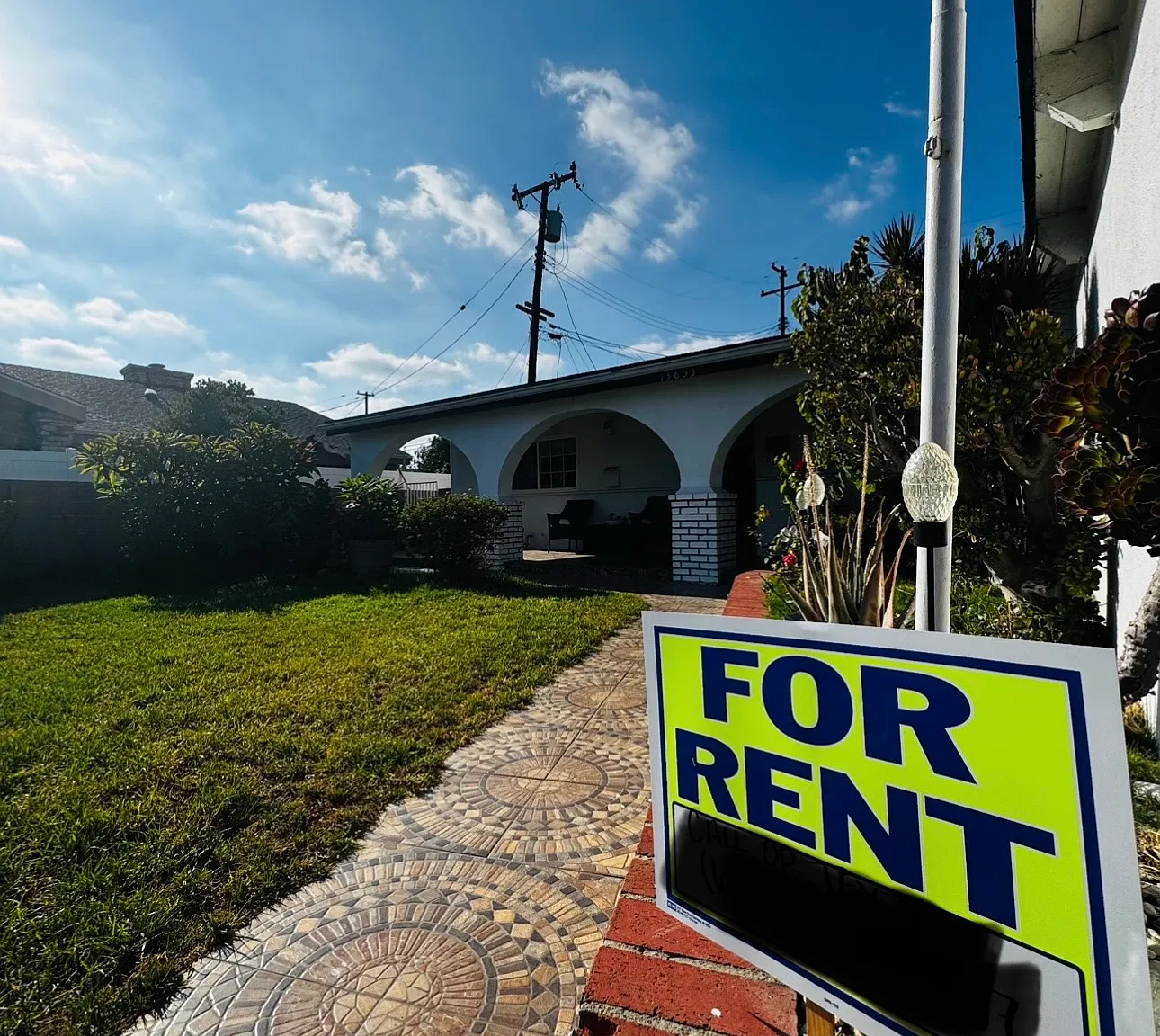 3 bed, 1.5 bath, 1596 sqft, $4,100 — Photo 1
