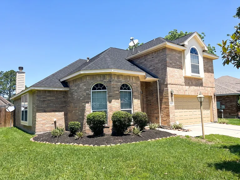 4320 Blossomwood Dr — Photo 2