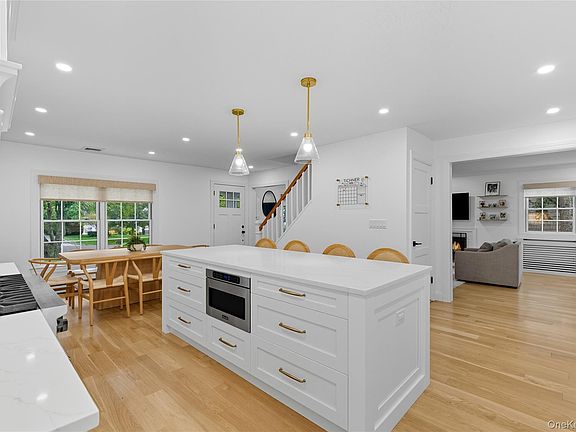 4th image of 17 Entrance Road