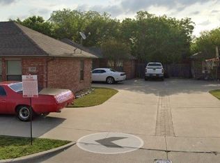 121 Stewart Bend Ct, Azle, TX 76020