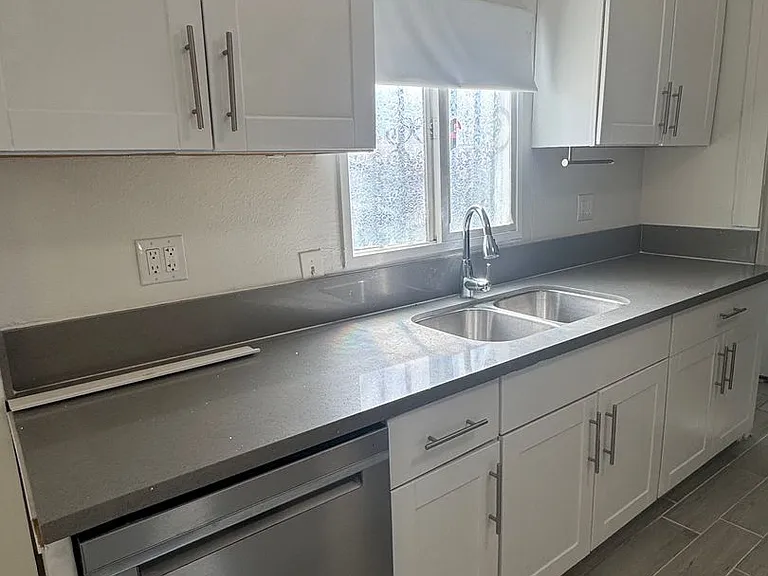 1422 S Casino Center Blvd — Photo 14