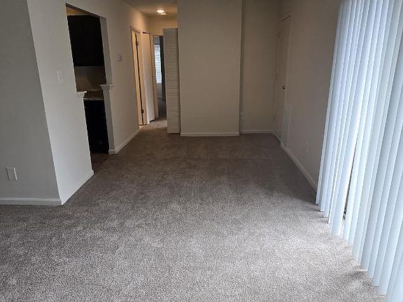 4th image of 162 Hammarlee Rd APT L