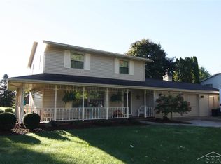 9467 Burning Tree Dr, Freeland, MI 48609