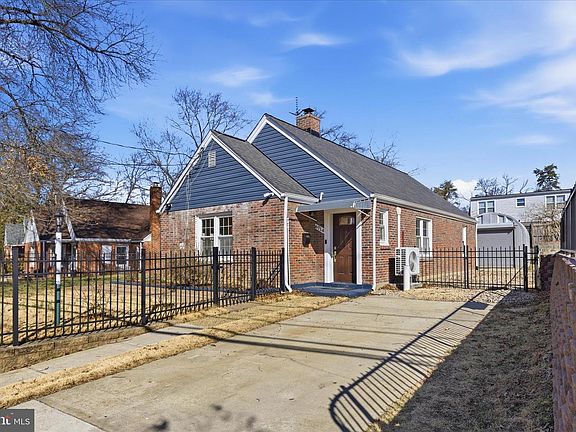 2nd image of 6714 Parkwood St