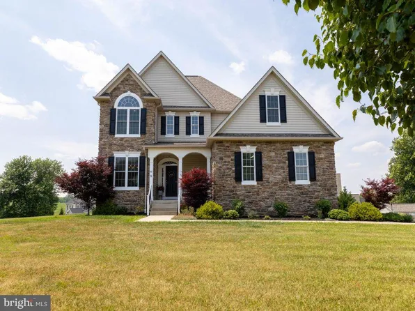 85 Abbington Ct, Charles Town, WV 25414