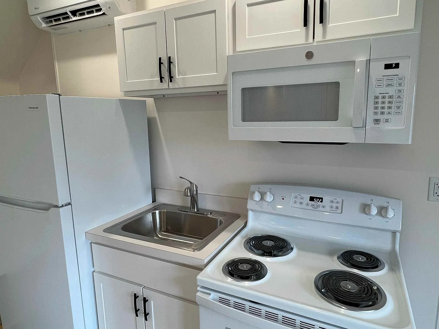 2 bed, 741 sqft, $1,700 — Photo 2