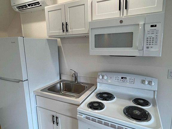 2nd image of 509 Wyckoff Rd #14