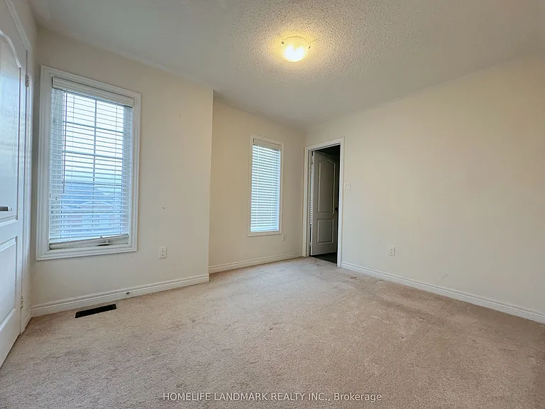 35 Hyacinth St — Photo 18