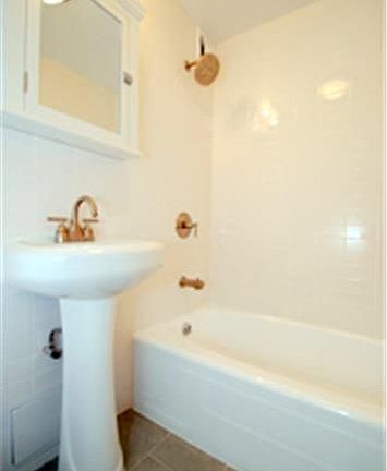 4th image of 155 E 34th St APT 5L
