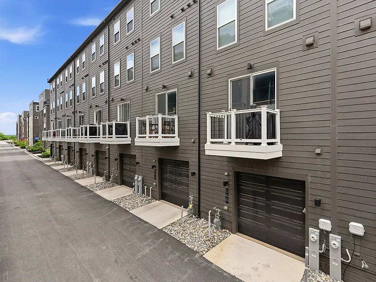 153 Locke St — Photo 43