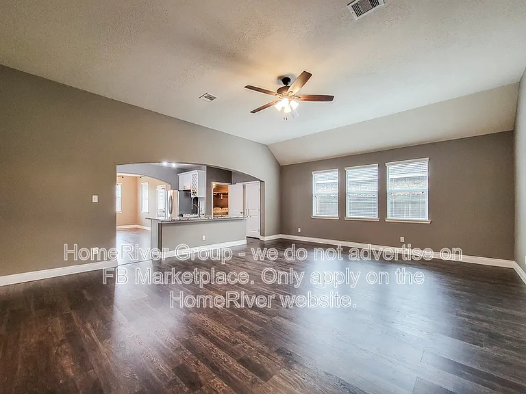 4626 Legends Bay Dr — Photo 2