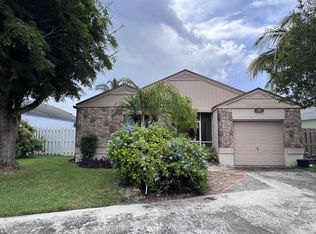 11 Mayfield Way, Boynton Beach, FL 33426