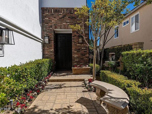 912 Blackbourne Point