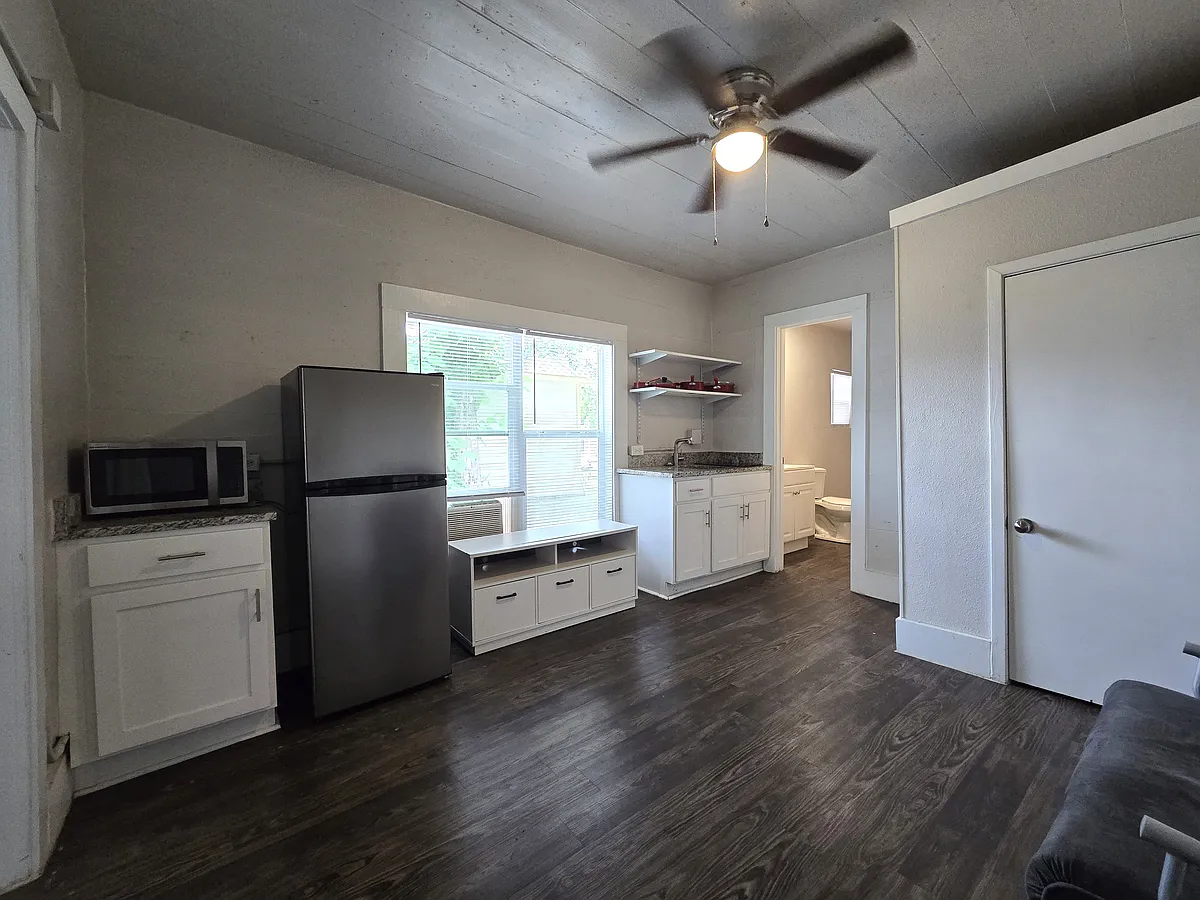 Building Photo - 1403 Moore St #1