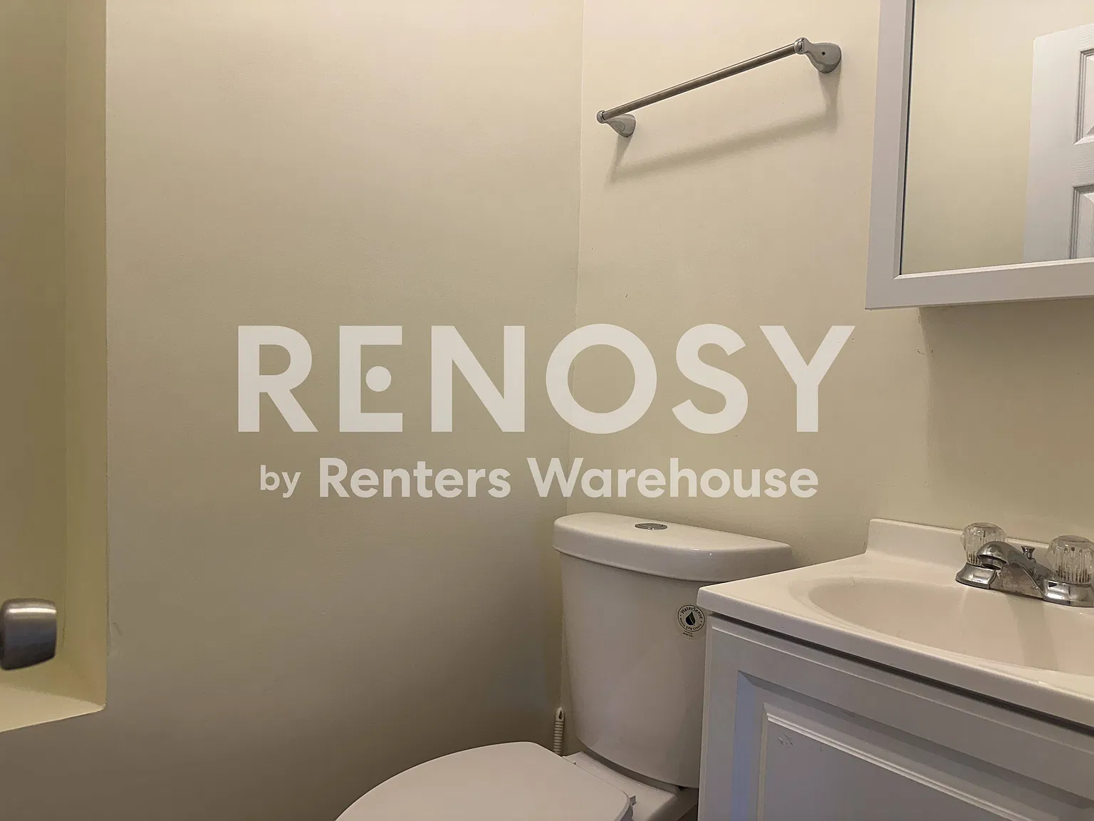 Just renoved 4BR 2.5 BA End Unit in Lake Walker — Photo 4