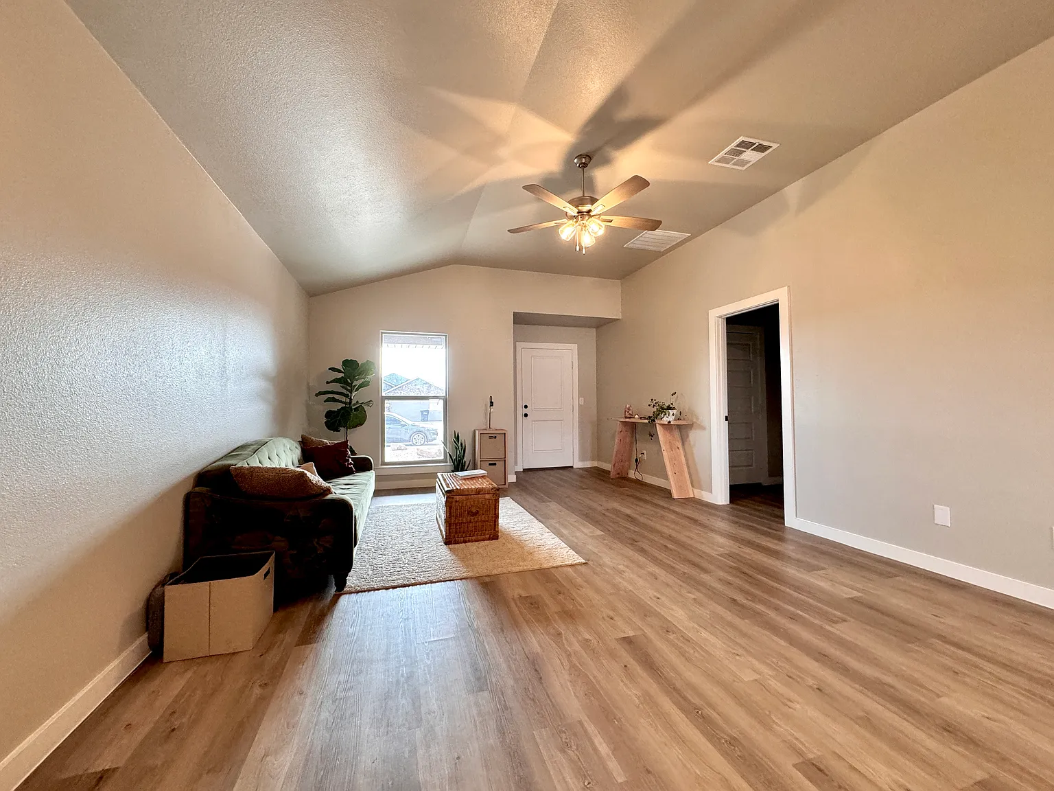 3 bed, 1450 sqft, $1,725 — Photo 2