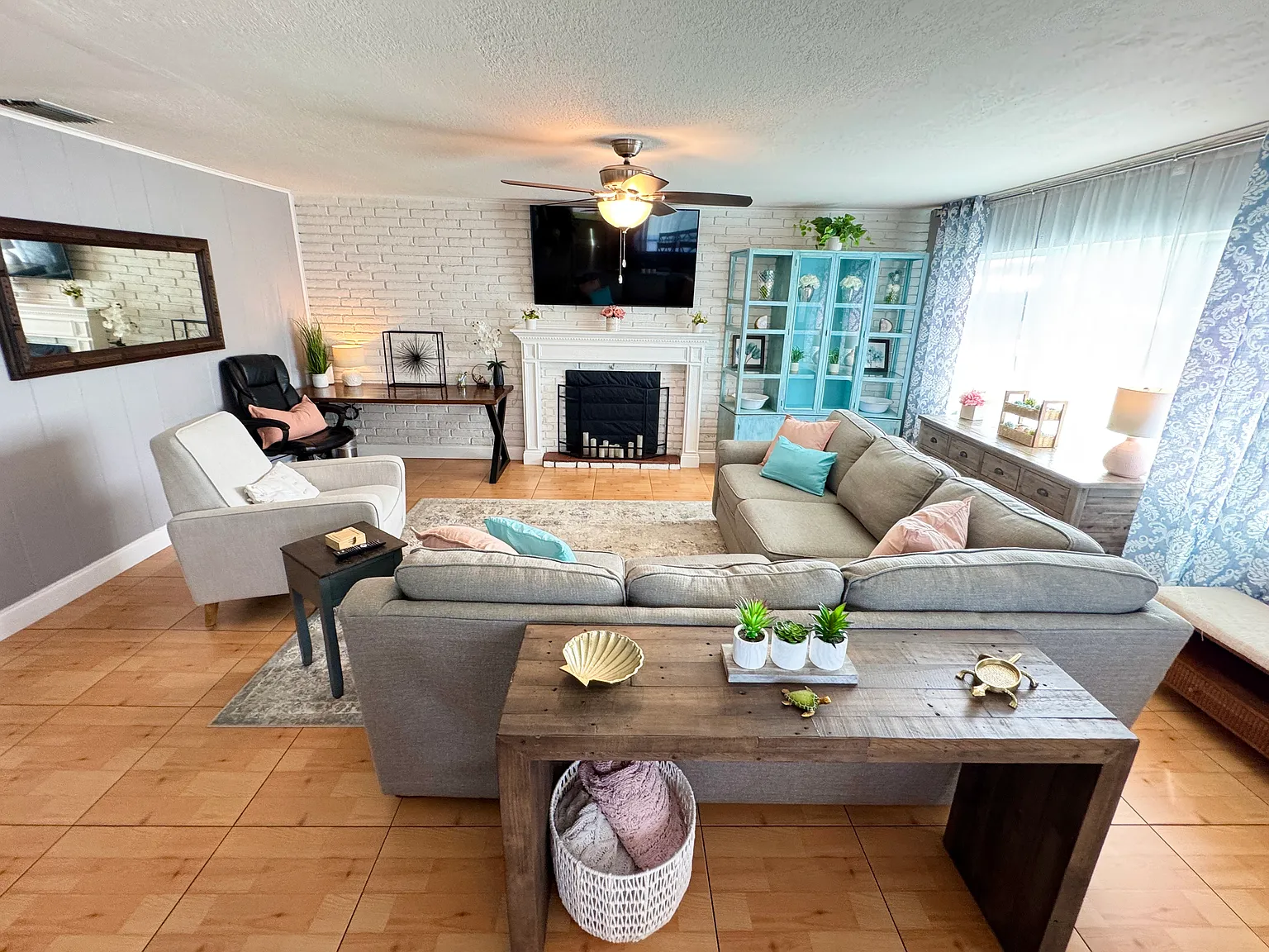 2 bed, 1023 sqft, $2,499 — Photo 3
