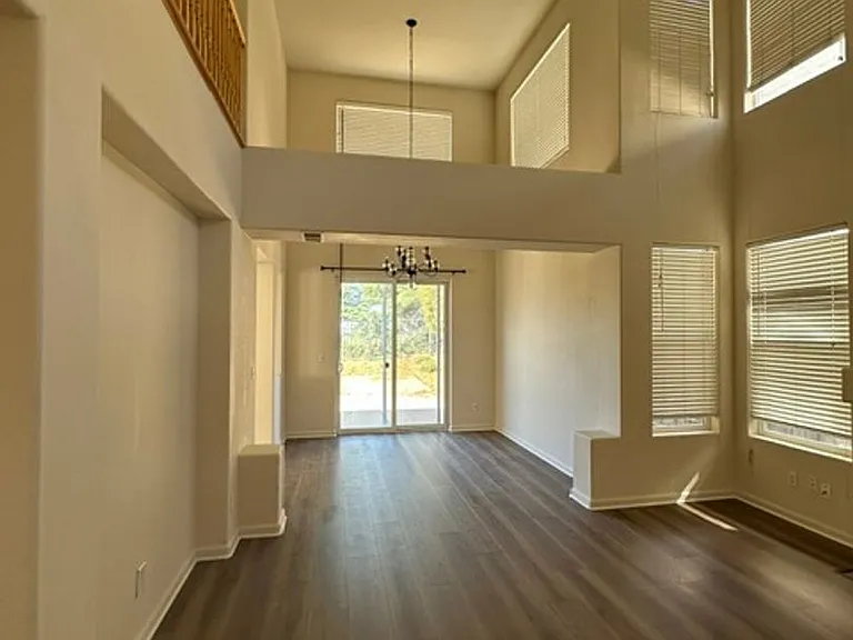 1124 Cobblestone St — Photo 2