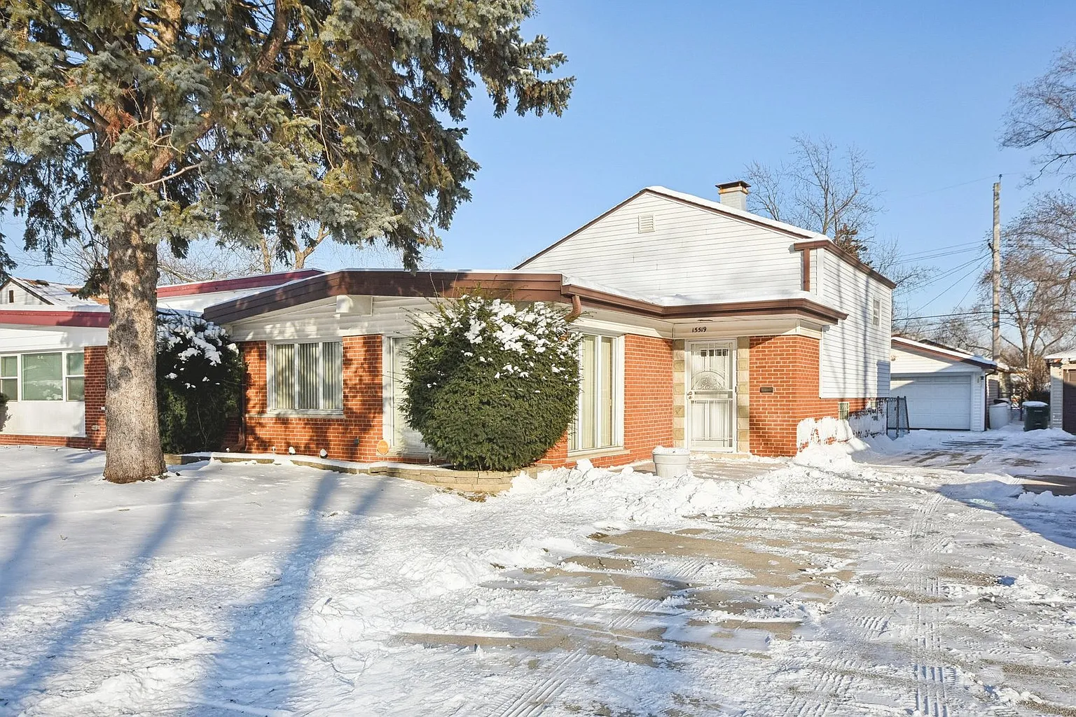15519 Ellis Ave photo 1