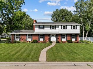 1081 Eden Dr, Neenah, WI 54956